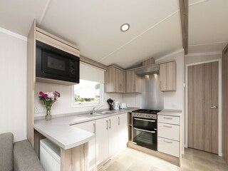Trailer Polperro Features 10