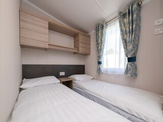 Trailer Polperro Features 20