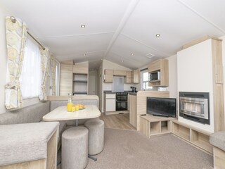 Trailer Polperro Features 14