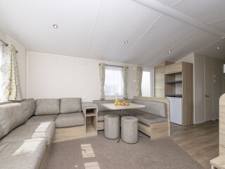 Trailer Polperro Features 15