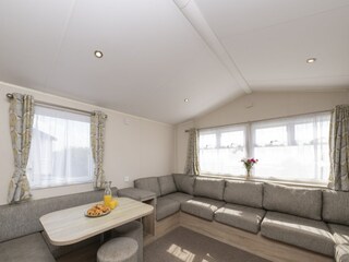 Trailer Polperro Features 7