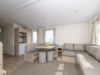 Trailer Polperro Features 8