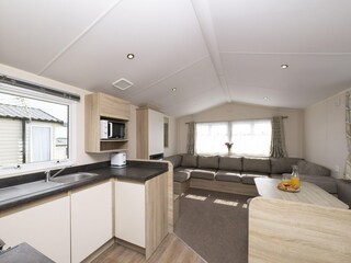Trailer Polperro Features 9