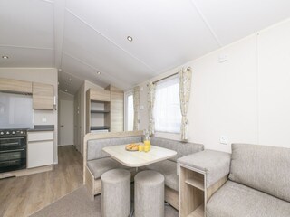 Trailer Polperro Features 10