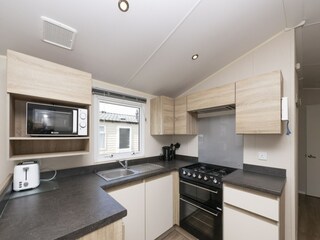 Trailer Polperro Features 17