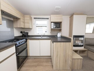 Trailer Polperro Features 19