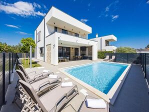 Moderne Villa mit Swimmingpool und Meerblick - Peroj - image1