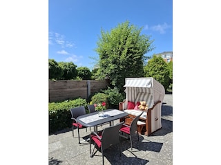 Terrasse mit Strandkorb