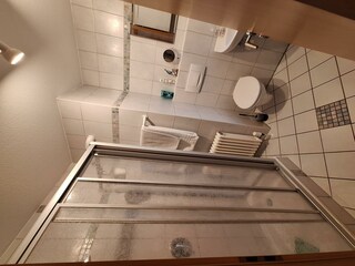 Badezimmer mit Dusche