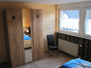 2. Doppelschlafzimmer_Kleiderschrank