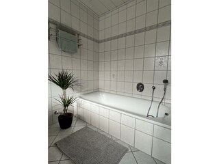 Badezimmer - Badewanne