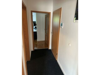 Großes Apartment-Blick in den Flur/Wohnraum