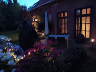 Terrasse vorn in der Abenddämmerung