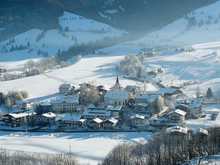 Blick auf das verschneite Leogang