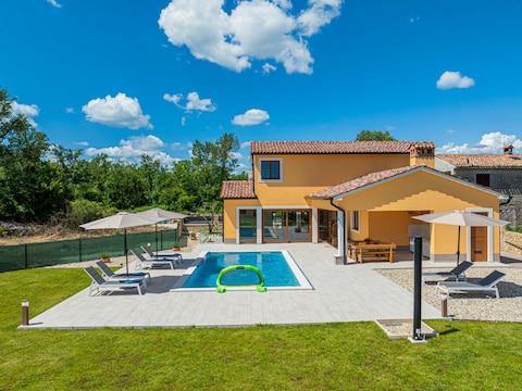 Villa Analucija
