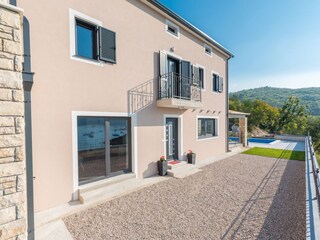 Villa Trget Outdoor Recording 11