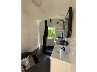 Douche met toilet