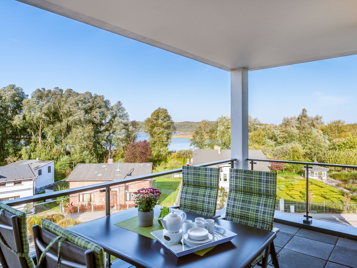 großer überdachter Balkon mit traumhaften Weitblick