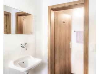 Bad für Zimmer Steinbock (am Flur)