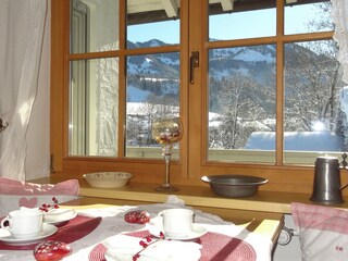 Essecke mit Bergblick