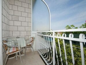 caravane Apartments Fortuna - One Bedroom Apartment with Balcony (Green) - Mirca - image1