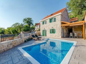 Maison de vacances Holiday Home Rustic - Two Bedroom Holiday Home with Private Pool - Ružić - image1