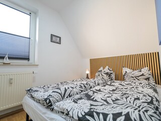 Schlafzimmer mit Doppelbett (160 x 200)