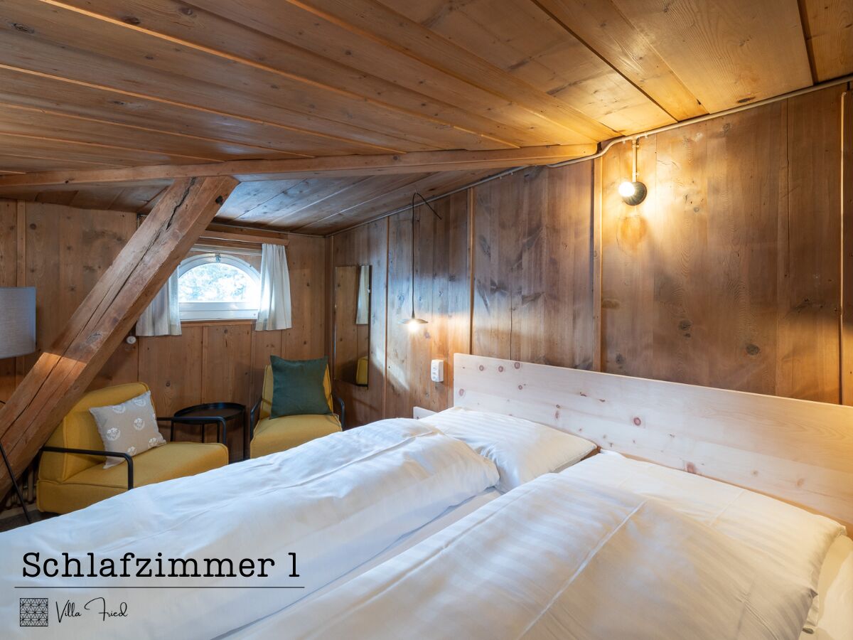 Schlafzimmer 1