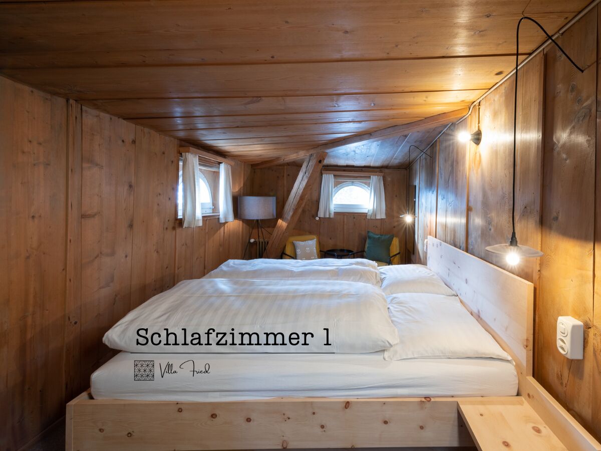 Schlafzimmer 1