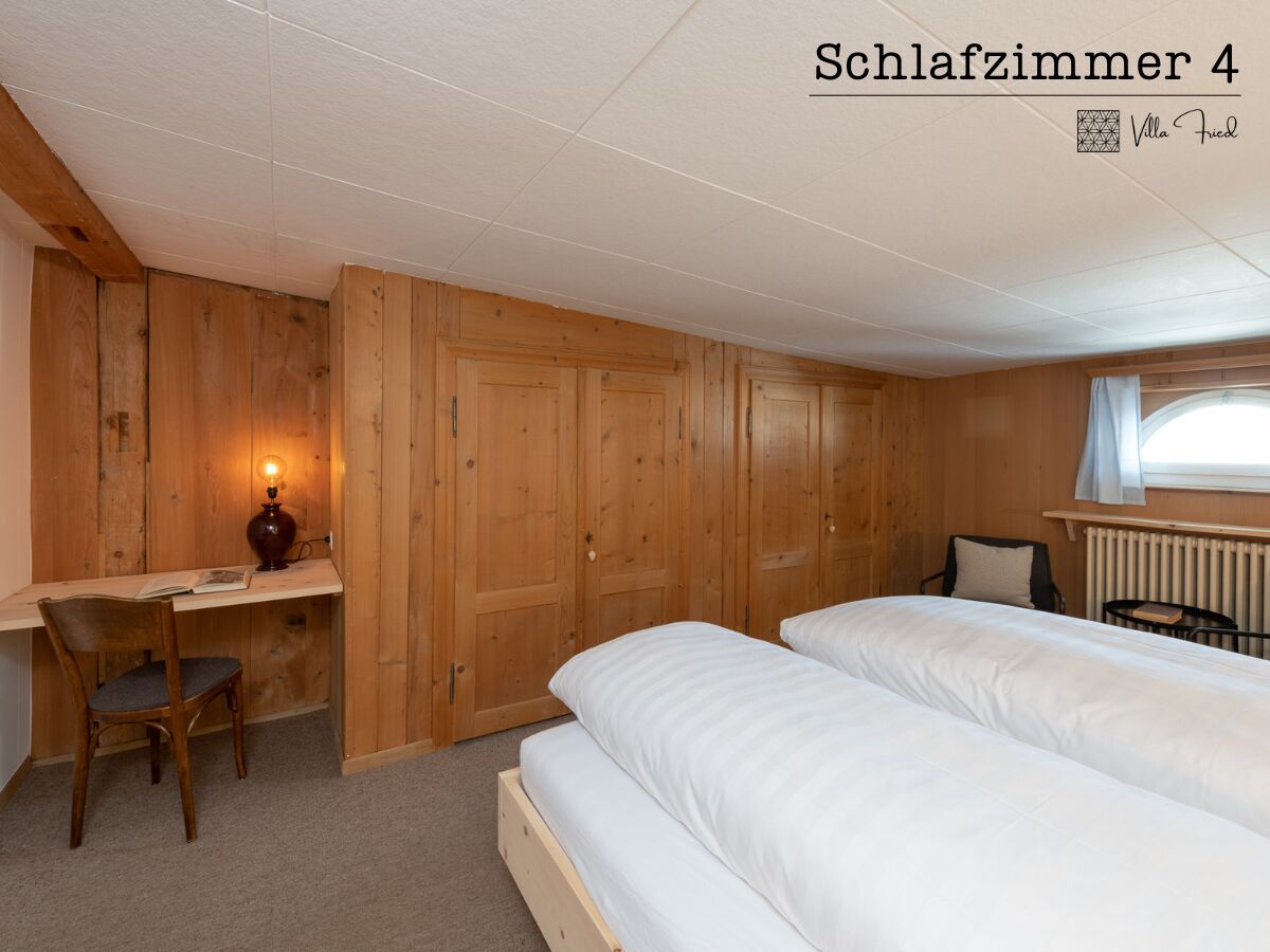 Schlafzimmer 4