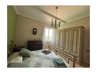 Schlafzimmer mit Doppelbett