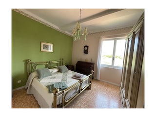 Schlafzimmer mit Doppelbett