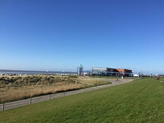 Norddeich Blick auf Deich und Strand