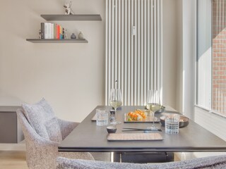 ausziehbarer Esstisch im Wohnzimmer