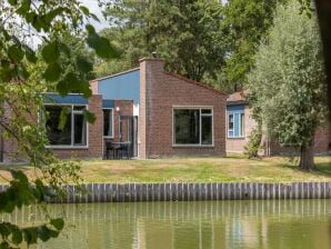 Vakantiepark Gerestylde bungalow met afwasmachine, bij een natuurgebied - Stramproy - image1