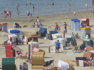 Buntes Strandleben auf Borkum