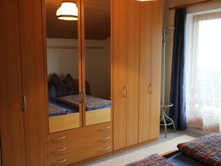 Großer 6türiger Schrank mit Spiegel