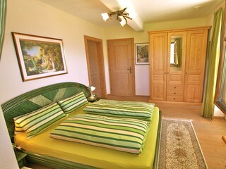 Schlafzimmer 1