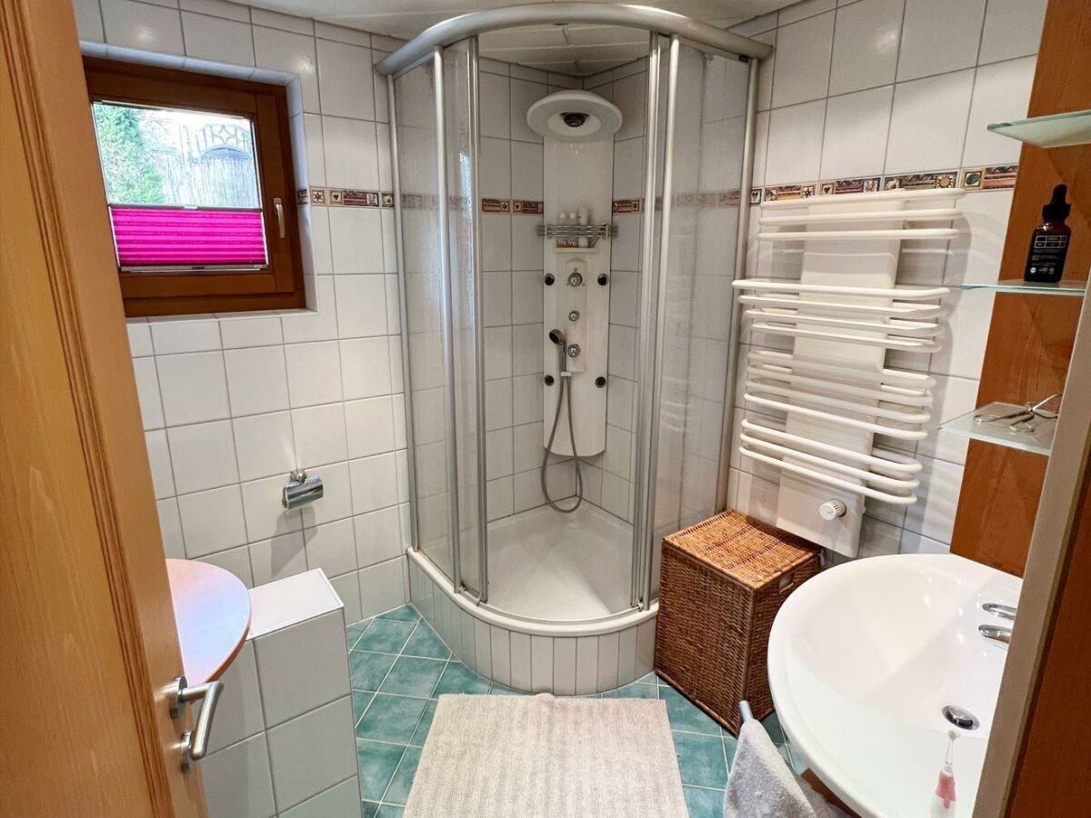 Zillertal_Schlitters_Apartement Malea_Dusche und W