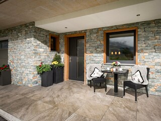 Apart_Theresa_Harter_Landesstrasse_1_Fuegen_Eingan