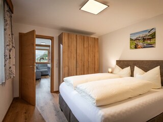 Apart_Theresa_Harter_Landesstrasse_1_Fuegen_Schlaf