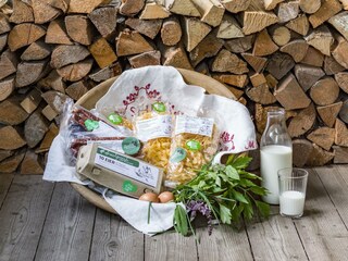 Landhaus_Gartner_Dorfstrasse_90_Uderns_Warenkorb_D