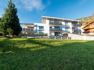 Aussenansicht über kleine Weide