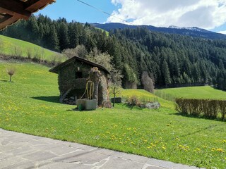 apart_ponholz_ferienwohnng_gletscherblick_garten_b