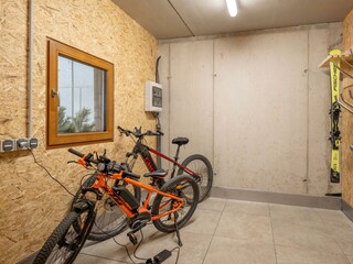 Skikeller mit Schuhtrocknerbzw. Fahrradraum