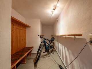 Gaestehaus_Schroll_Talstrasse_Ried_10_2024_Ski_Rad