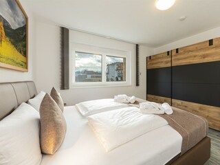 Schlafzimmer mit Kleiderschrank, H19