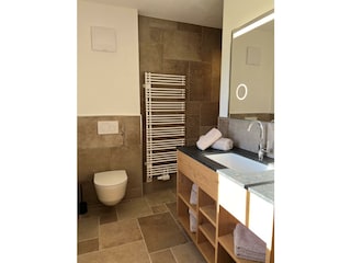 Zillertal-Landhaus Franz-Erdgeschoss-Badezimmer