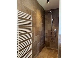 Zillertal-Landhaus Franz-Erdgeschoss-Badezimmer-Du