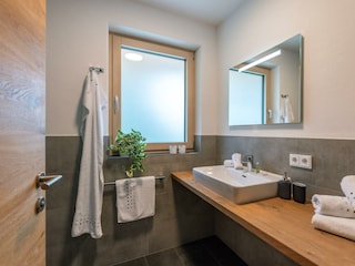 Ferienwohnung_Gartner_Gartnerweg_16_Uderns_Badezim